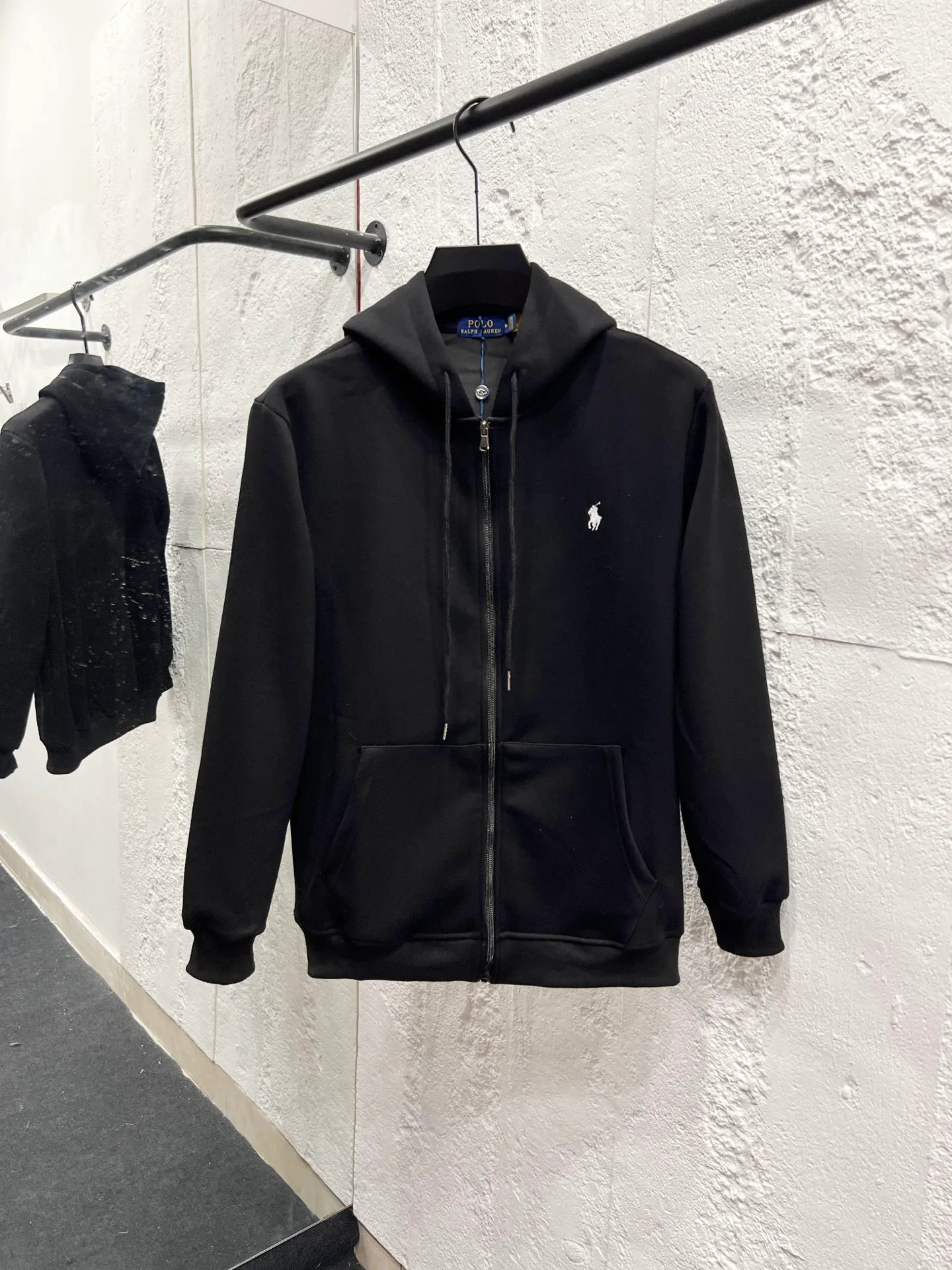 P230 Model number: T64 pure cotton zipper sweatshirt, milk white, black, navy blue, gray, four colors Size: M-90-110 catties L-110-130 catties XL-130-150 catties 2XL-150-170 catties Color: black